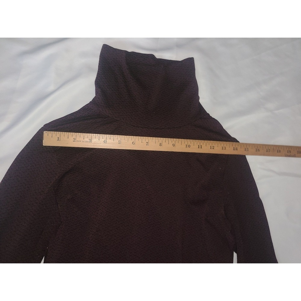 Athleta Flurry Peak Turtleneck Top Plum Burgundy Textured Size M 486817 - Picture 5 of 10